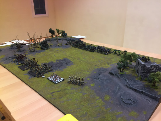 Spieltisch mit Partie: 1500p Orks&Goblins vs. Gruftkönige - Kurz Kampagne / Schlacht 2: Vernichtet die Verstärkungen
