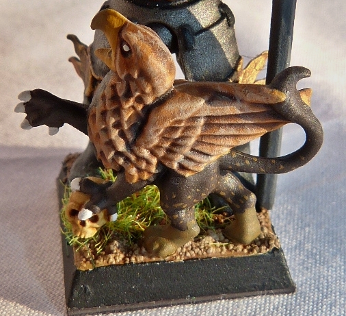 Armeestandartenträger des Imperiums aus Altdorf mit Babygreif.