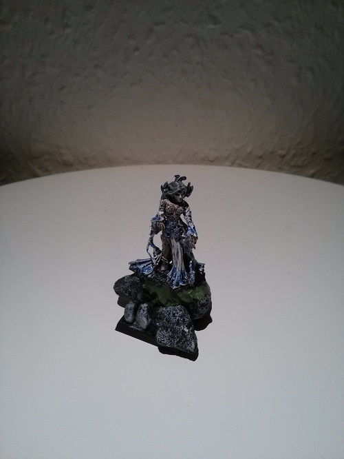 Zauberin auf eigener 20mm Base