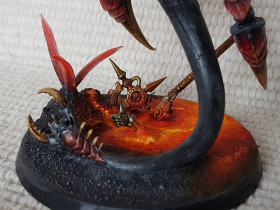 Schwarmtyrant geflügelt Base